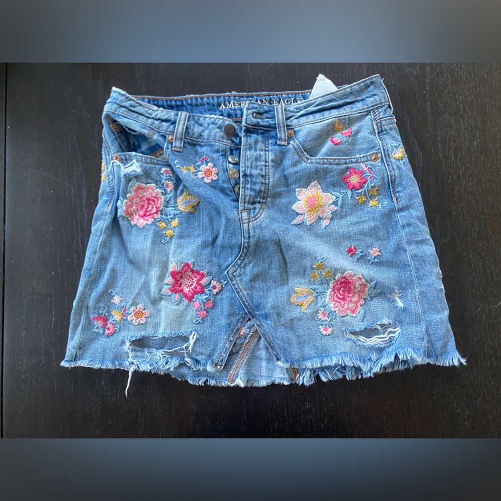 American Eagle floral embroidered mini skirt